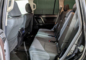 Подержанный автомобиль Toyota Land Cruiser Prado 2019 года (12 фото)