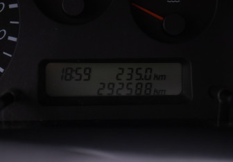 Подержанный автомобиль Nissan Almera Sedan 2002 года (12 фото)