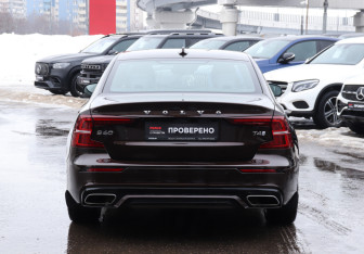 Подержанный автомобиль Volvo S60 2020 года (6 фото)