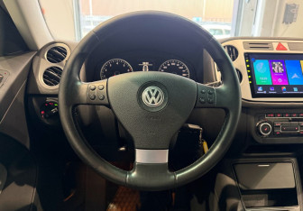 Подержанный автомобиль Volkswagen Tiguan 2010 года (14 фото)