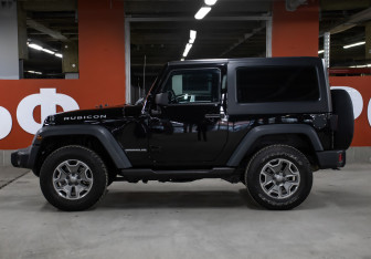 Подержанный автомобиль Jeep Wrangler 2014 года (8 фото)