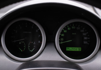 Подержанный автомобиль Chevrolet Aveo Hatchback 2004 года (12 фото)