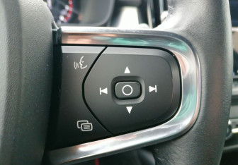 Подержанный автомобиль Volvo XC40 2021 года (19 фото)