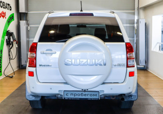 Подержанный автомобиль Suzuki Grand Vitara 2008 года (5 фото)