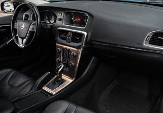 Подержанный автомобиль Volvo V40 Hatchback 2014 года (7 фото)