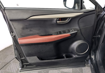 Подержанный автомобиль Lexus NX 2017 года (19 фото)