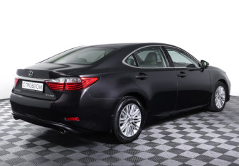 Подержанный автомобиль Lexus ES 2012 года (5 фото)