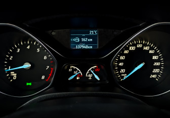 Подержанный автомобиль Ford Focus Wagon 2015 года (13 фото)