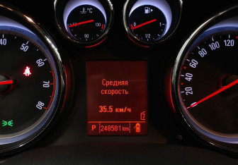 Подержанный автомобиль Opel Astra Hatchback 2011 года (16 фото)