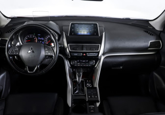 Подержанный автомобиль Mitsubishi Eclipse Cross 2018 года (12 фото)