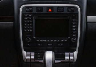 Подержанный автомобиль Porsche Cayenne 2006 года (14 фото)