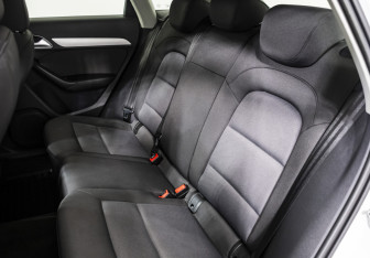 Подержанный автомобиль Audi Q3 2015 года (15 фото)