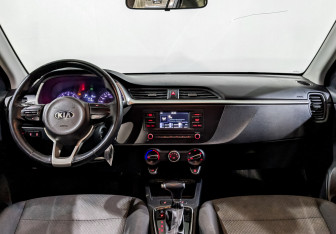 Подержанный автомобиль Kia Rio Hatchback 2021 года (12 фото)
