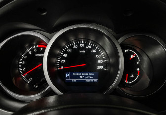 Подержанный автомобиль Suzuki Grand Vitara 2013 года (11 фото)