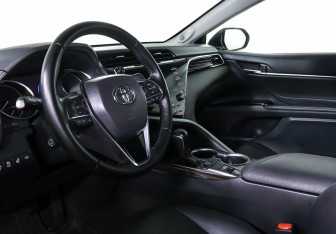 Подержанный автомобиль Toyota Camry Sedan 2019 года (11 фото)