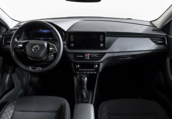 Подержанный автомобиль Skoda Rapid Liftback 2022 года (10 фото)