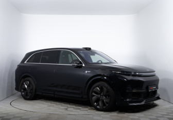 Подержанный автомобиль LiXiang L7 2023 года (3 фото)