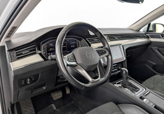 Подержанный автомобиль Volkswagen Passat Sedan 2021 года (18 фото)