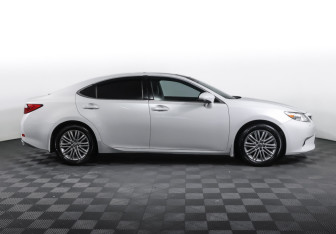Подержанный автомобиль Lexus ES 2015 года (4 фото)