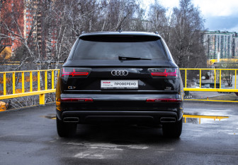 Подержанный автомобиль Audi Q7 2016 года (4 фото)
