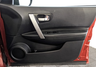 Подержанный автомобиль Nissan Qashqai 2008 года (25 фото)