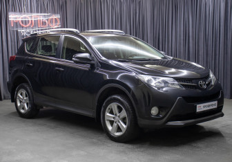 Подержанный автомобиль Toyota RAV4 2014 года (3 фото)