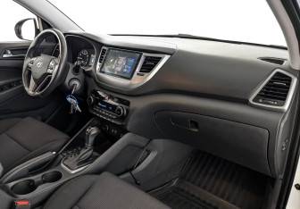 Подержанный автомобиль Hyundai Tucson 2017 года (13 фото)