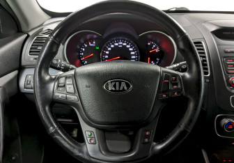 Подержанный автомобиль Kia Sorento 2014 года (24 фото)