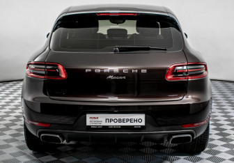 Подержанный автомобиль Porsche Macan 2017 года (6 фото)