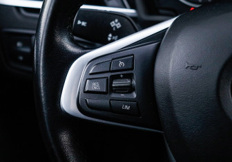 Подержанный автомобиль BMW X1 2017 года (24 фото)