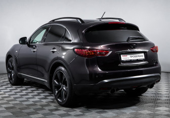 Подержанный автомобиль Infiniti QX70 2017 года (7 фото)