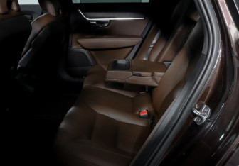 Подержанный автомобиль Volvo V90 Cross Country 2021 года (10 фото)