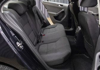 Подержанный автомобиль Volkswagen Jetta Sedan 2012 года (12 фото)