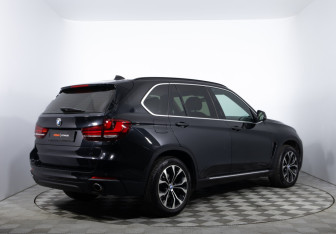 Подержанный автомобиль BMW X5 2015 года (5 фото)