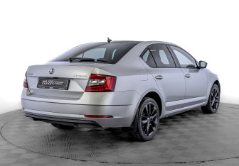 Подержанный автомобиль Skoda Octavia Liftback 2019 года (5 фото)