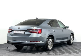 Подержанный автомобиль Skoda Superb Liftback 2018 года (5 фото)