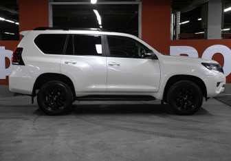 Подержанный автомобиль Toyota Land Cruiser Prado 2021 года (4 фото)