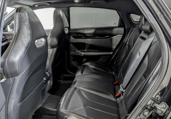 Подержанный автомобиль Changan UNI-V 2023 года (12 фото)