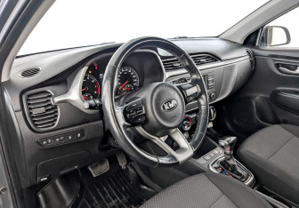 Подержанный автомобиль Kia Rio Hatchback 2021 года (16 фото)