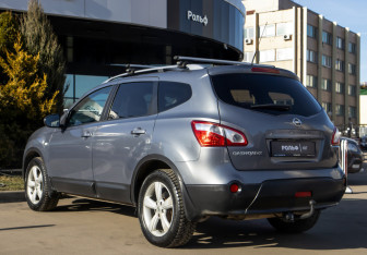 Подержанный автомобиль Nissan Qashqai+2 2010 года (5 фото)