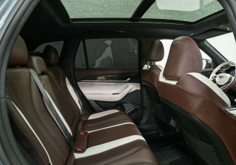 Подержанный автомобиль Geely Monjaro 2023 года (14 фото)