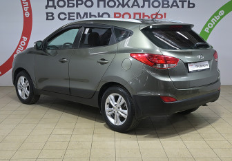 Подержанный автомобиль Hyundai ix35 2010 года (6 фото)