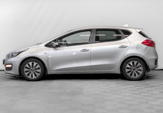 Подержанный автомобиль Kia Ceed Hatchback 2017 года (8 фото)