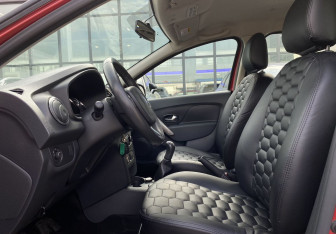 Подержанный автомобиль Renault Sandero 2018 года (11 фото)