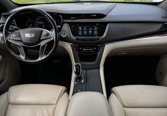 Подержанный автомобиль Cadillac XT5 2019 года (12 фото)