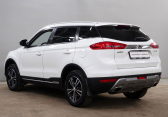 Подержанный автомобиль Geely Atlas 2018 года (5 фото)