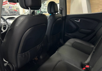 Подержанный автомобиль Hyundai ix35 2012 года (12 фото)