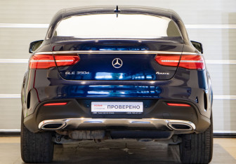 Подержанный автомобиль Mercedes-Benz GLE 2018 года (5 фото)
