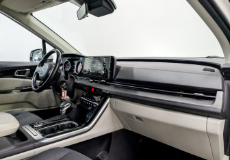 Подержанный автомобиль Kia Carnival 2021 года (11 фото)