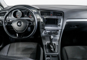 Подержанный автомобиль Volkswagen Golf Hatchback 2013 года (8 фото)